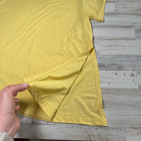 Gymshark Women’s Yellow Slanted Hem Short Sleeve T-Shirt - Picture 5 of 8